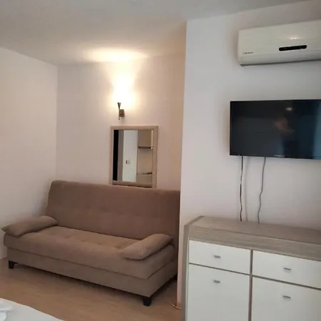 Apartman Avalon *